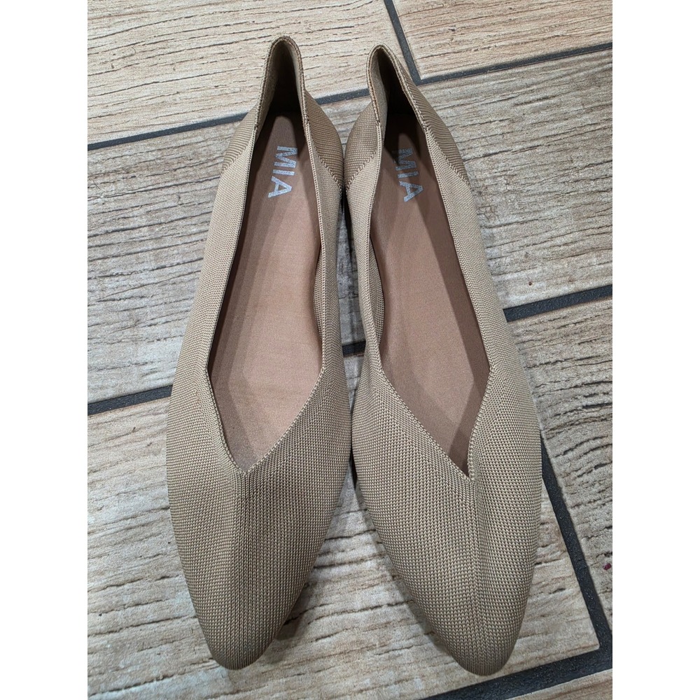 MIA Women Tan Knit Pointed Toe V-Cut Ballet Flats Size 8.5 Beige Slip On Shoes